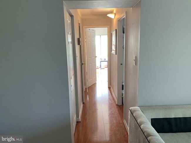 Building Photo - 615 Center St