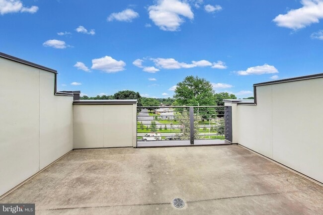 Building Photo - 16616 Crabbs Branch Way