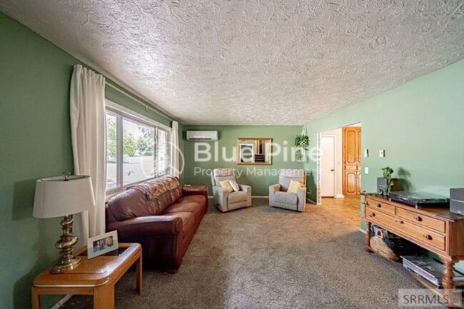 Building Photo - 648 Buckboard Ln