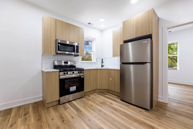 Building Photo - 241 W 74th St