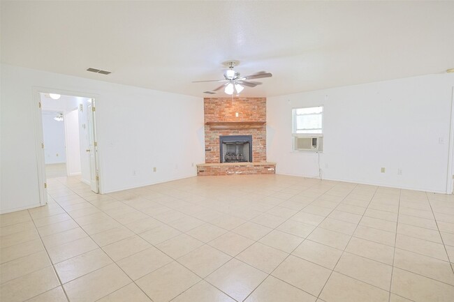Building Photo - 2550 W Lucas Rd