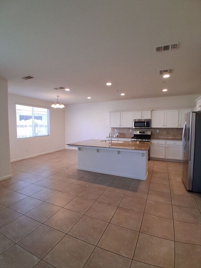 Building Photo - Beautiful 4 Bed / 3 Bath Home in Desirable Clovis Neighborhood