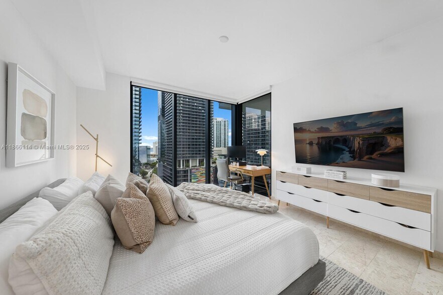 Building Photo - 88 SW 7th St