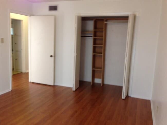 Building Photo - 115 Laurelwood Dr S