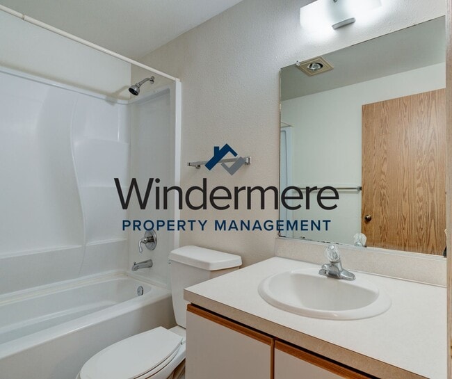 Building Photo - Two Bedroom Apartment in Coupeville