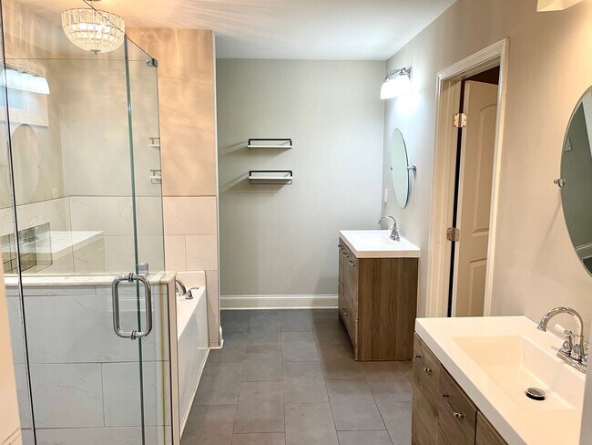 Building Photo - Welcome to this stunning 3-bedroom, 2-bath...