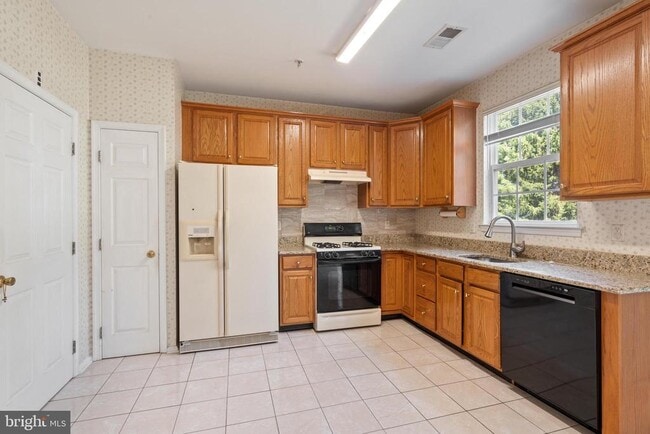 Building Photo - 1209 Blossom Cir