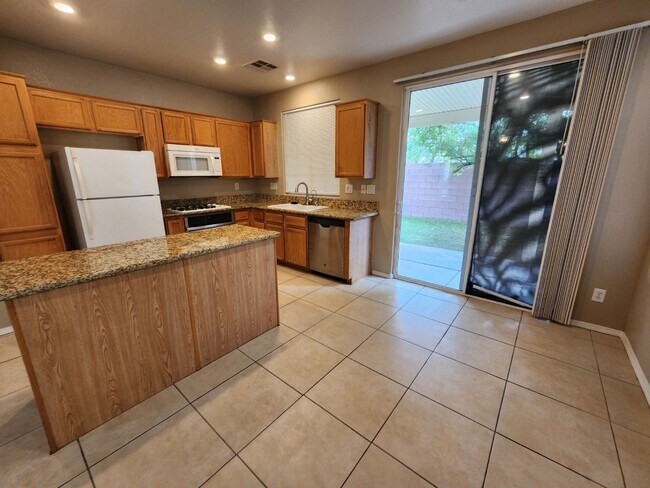 Building Photo - Charming 3 bedroom home with great curb ap...