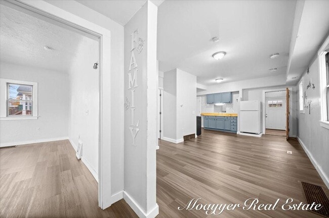 Building Photo - 921 4th St NW