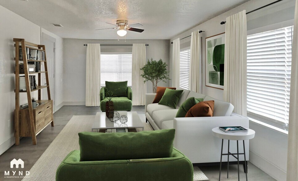 Building Photo - 320 N Main St