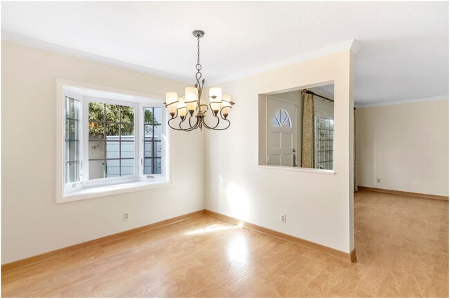 Building Photo - Beautiful Woodbridge Home!