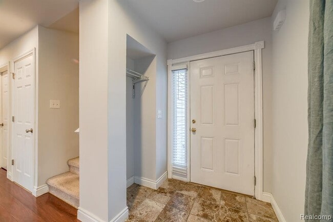 Building Photo - 324 Stratford Ln