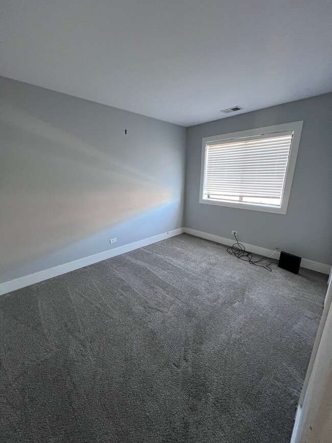 Building Photo - 14949 Lake View Dr