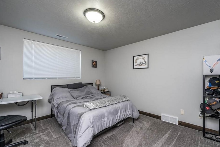 Building Photo - 4317 S Alpine Ave