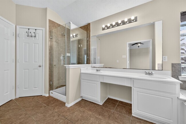 Building Photo - 5006 Mossy Bridge Dr