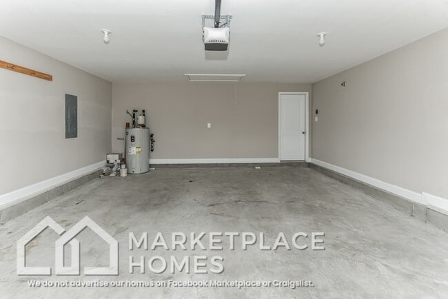 Building Photo - 702 Jim Brown Dr