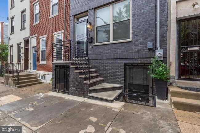 Building Photo - 1744 Vineyard St