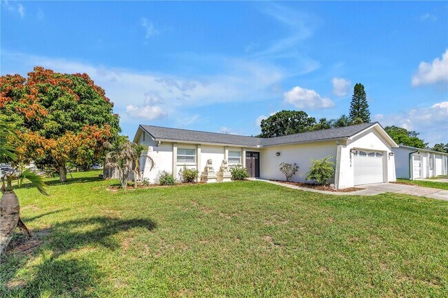 Building Photo - 3216 Pine Haven Dr