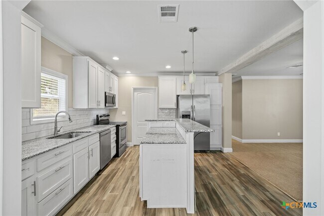 Building Photo - 711 La Cresta Dr