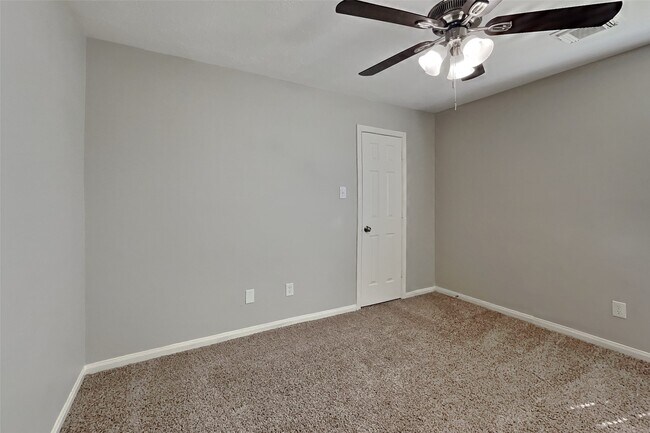 Building Photo - 7031 Tallow Knoll Ln