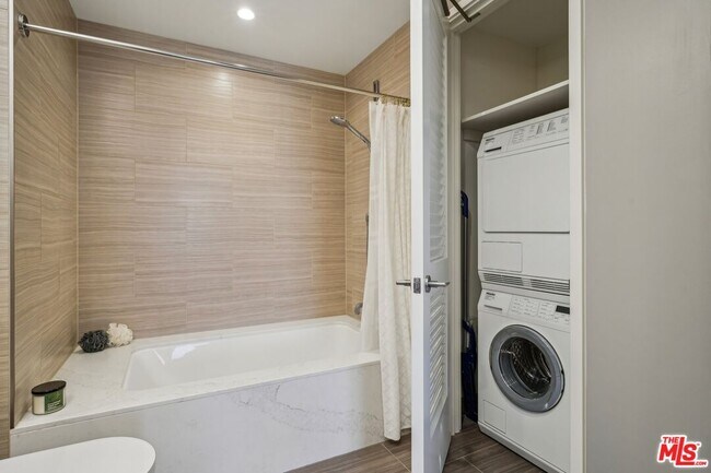 Building Photo - 877 Francisco St