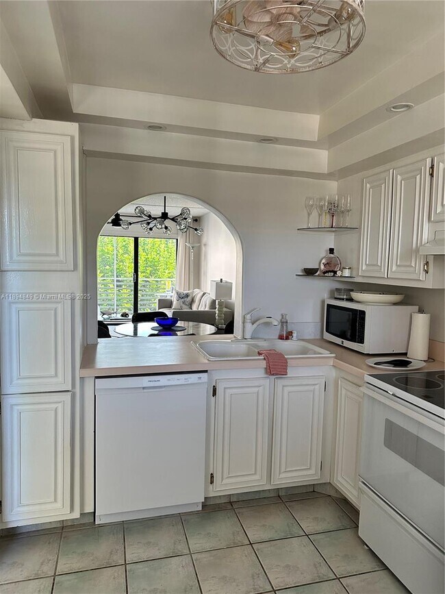 Building Photo - 1541 S Ocean Blvd