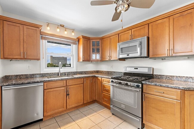 Building Photo - 689 9th St