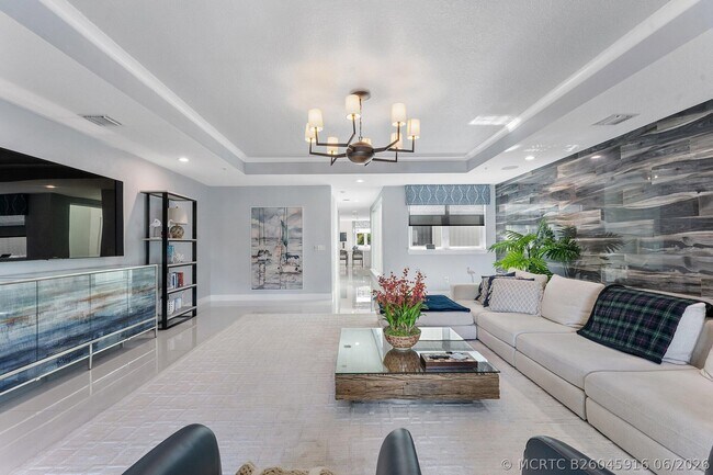 Building Photo - 57 Isle of Venice Dr