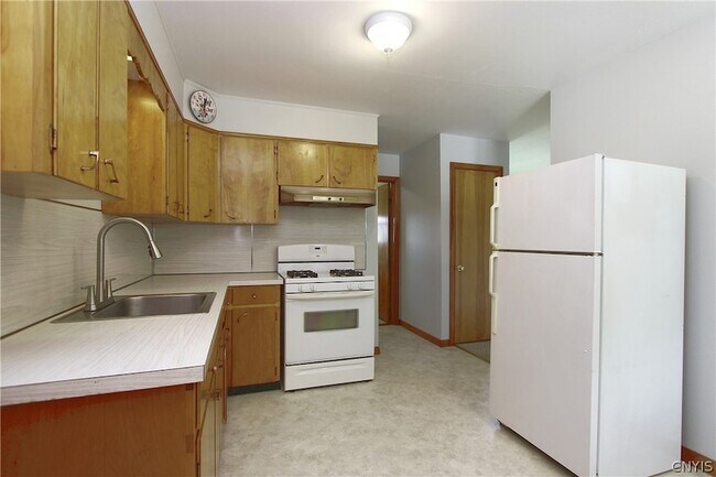 Building Photo - 8110 Halsey Rd