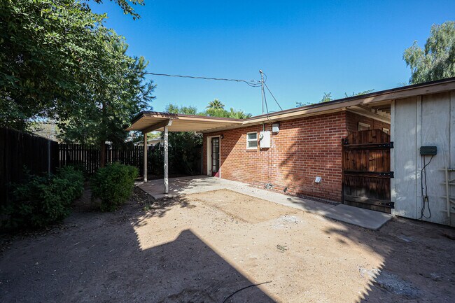 Building Photo - 4608 N 10th Pl