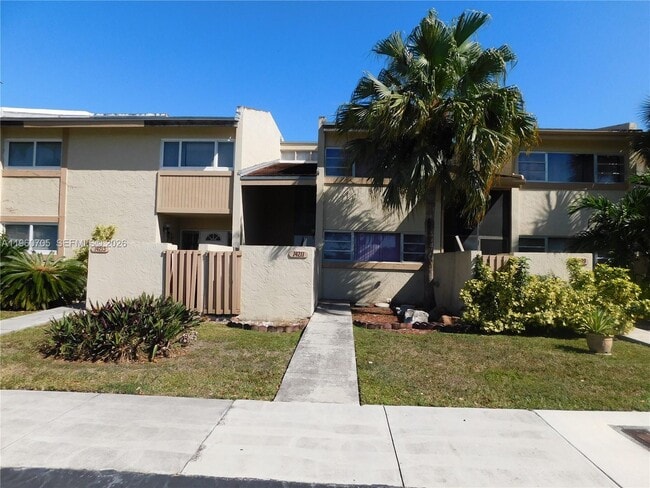 Building Photo - 14211 Kendale Lakes Cir