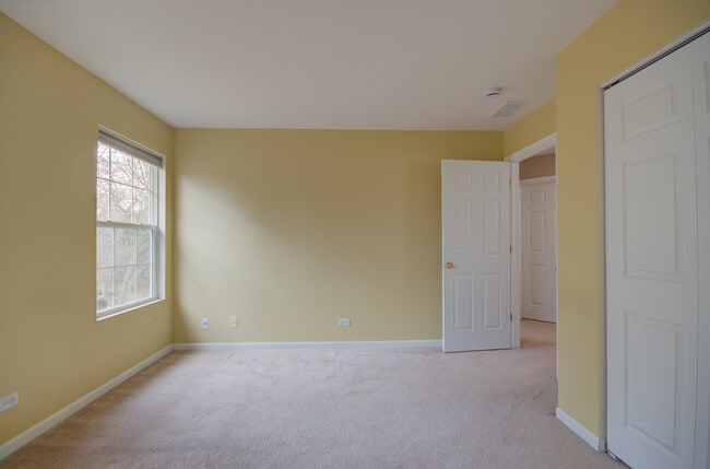 Building Photo - 2421 Stoughton Cir