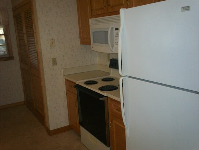 Building Photo - 1075 Arnaud St