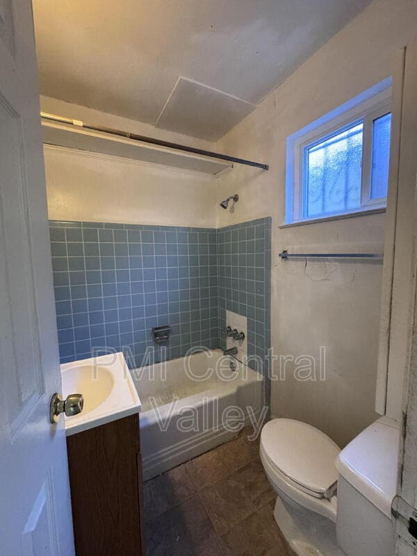 Building Photo - 111 E Grove St