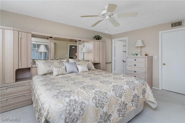 Building Photo - 4912 Tamiami Trl E