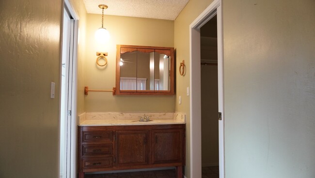 Building Photo - Single-Family Home in a Prime Location.