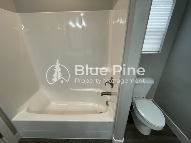 Building Photo - 5844 Wildrose Ave