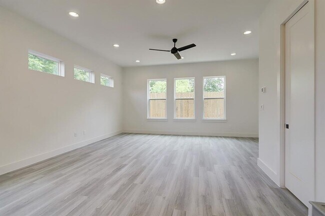 Building Photo - 4304 Sondick Ct