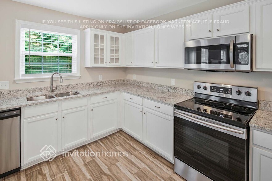 Building Photo - 13945 Pinyon Pine Ln