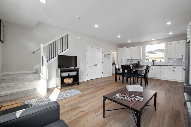Building Photo - Move In Special- Up to 3 Months Free !!! N...
