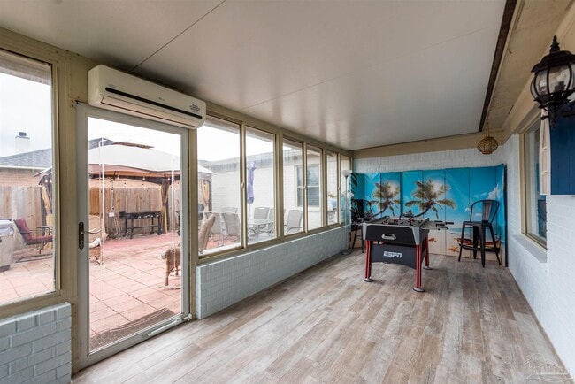 Building Photo - 12164 Longwood Dr