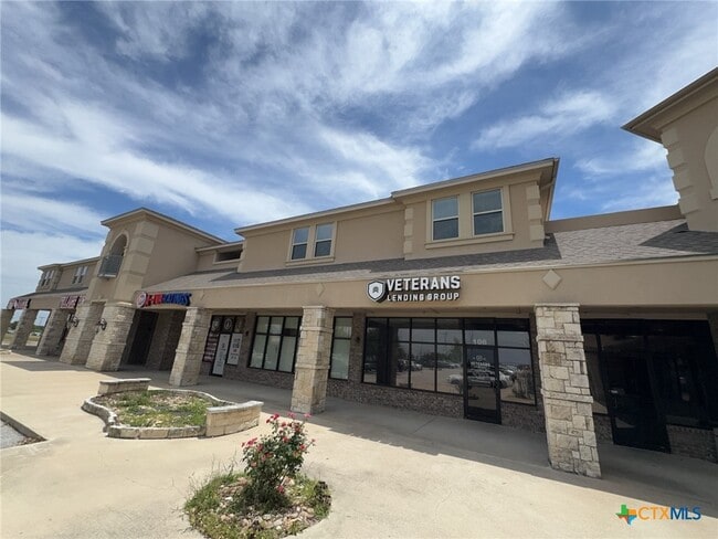 Building Photo - 2710 S Clear Creek Rd