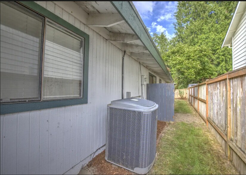 Building Photo - 32902 33rd Ave SW