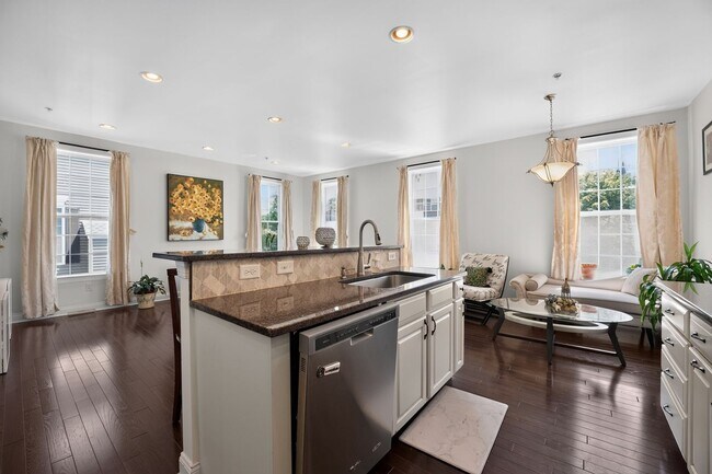 Building Photo - Spacious 3BR Condo in Westborough