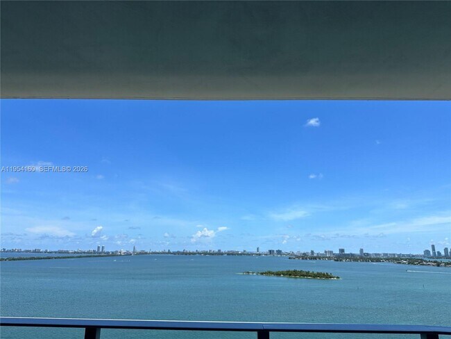 Building Photo - 700 NE 24th St