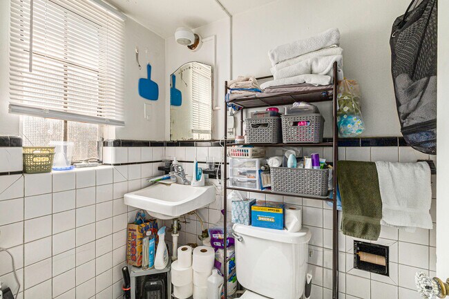 Building Photo - 608 W Washington St