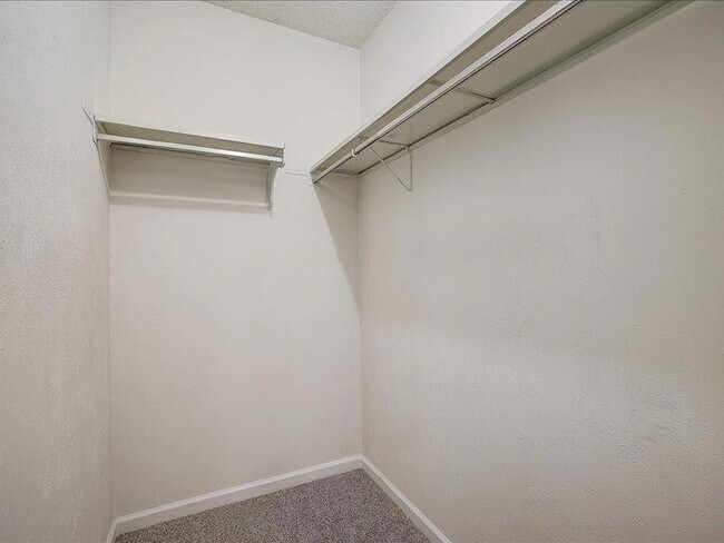 Building Photo - 10906 Meadgreen Ct