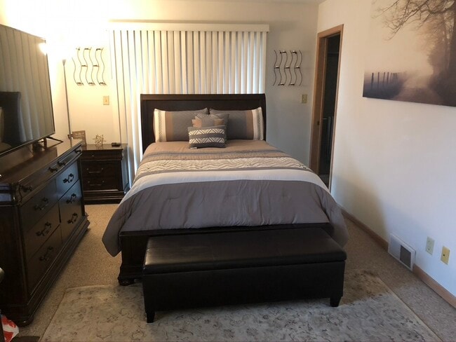 Building Photo - 10321 W North Ave