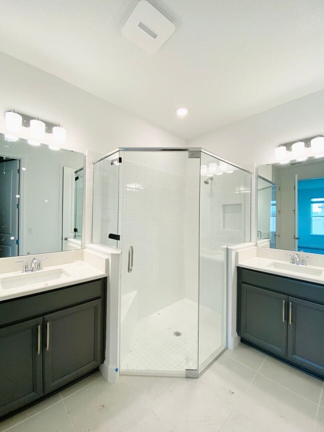 Building Photo - Winter Park  home in a Gated Community