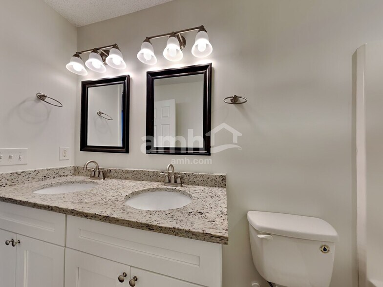 Building Photo - 3028 Crusades St